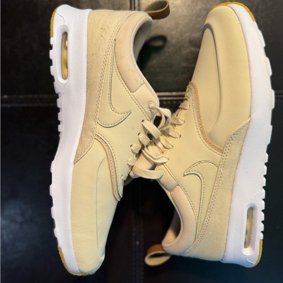 Nike Wmns Air Max Thea Premium 'Beach' leather sneaker. Women’s size 8 - Picture 1 of 10